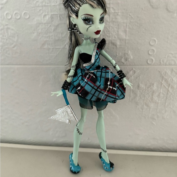 Monster High Frankie Stein - Picture 2 of 3